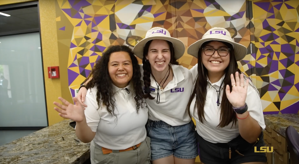 students waving at move-in